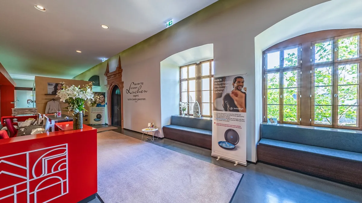 Webtour Zahnärzte Solmser Schloss